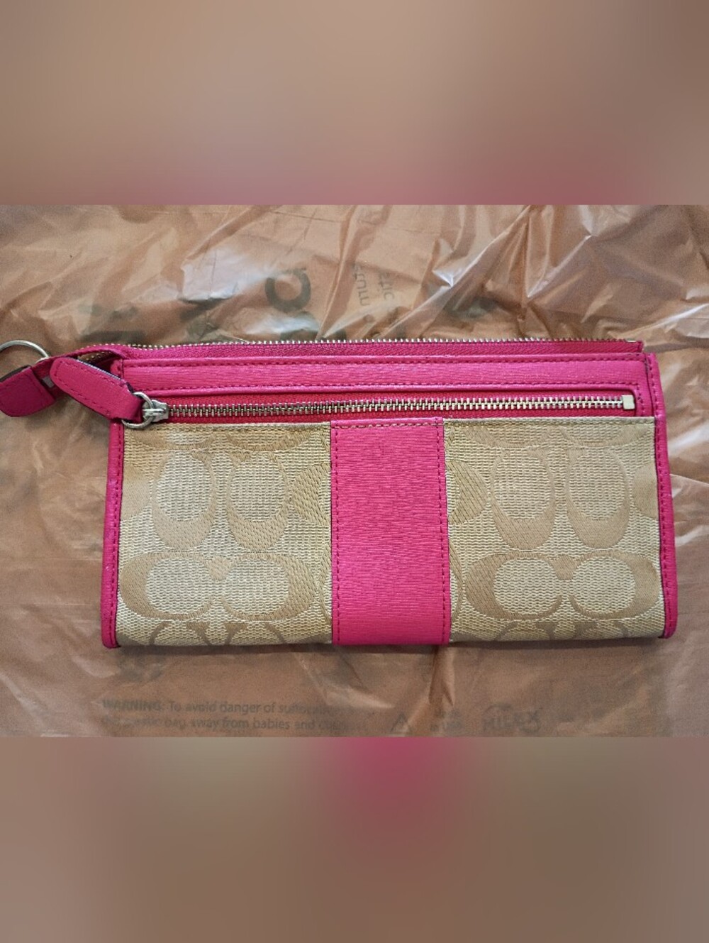 Coach Signature Tan Canvas Wristlet/Zip Wallet W Bright Pink Trim - Picture 2 of 4
